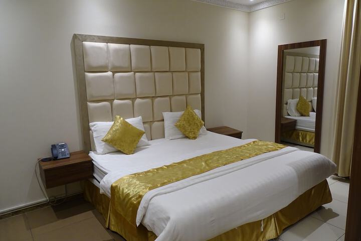 Room 8 of 28