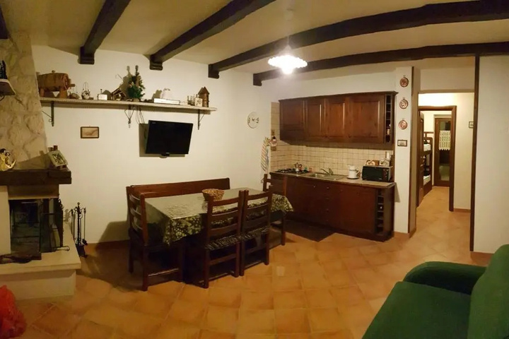 Room 8 of 12