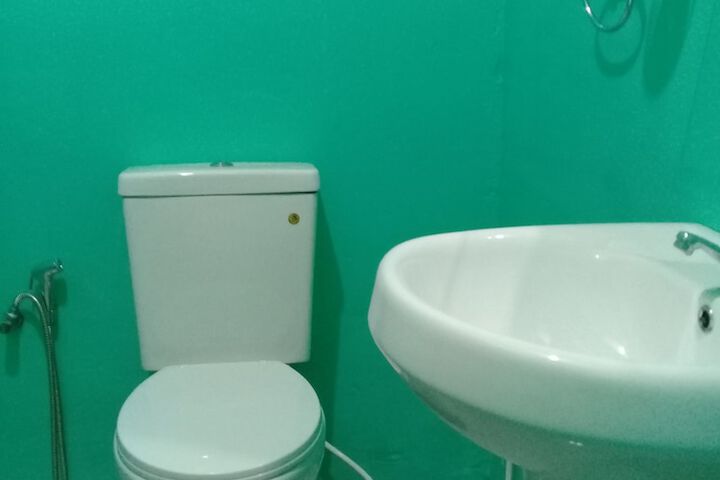 Room 7 of 18