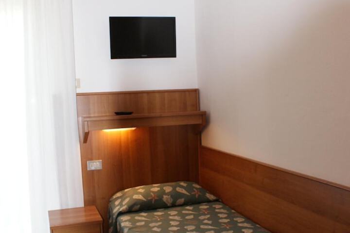 Room 13 of 64