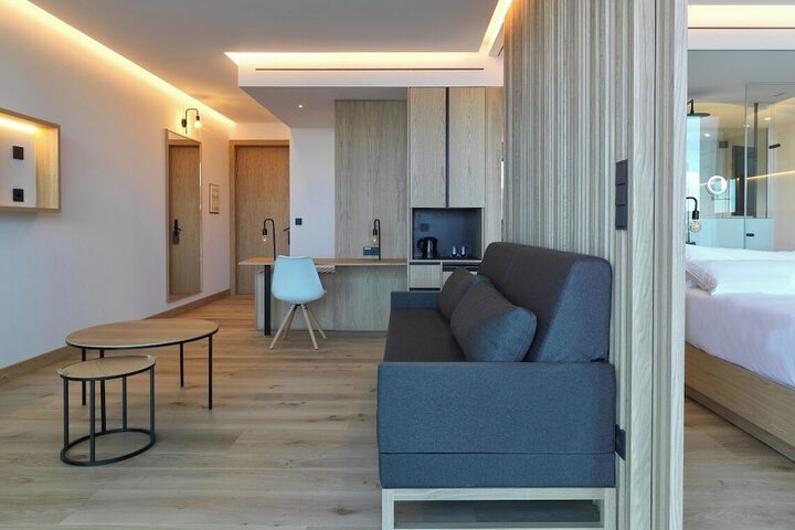 Room 44 of 69
