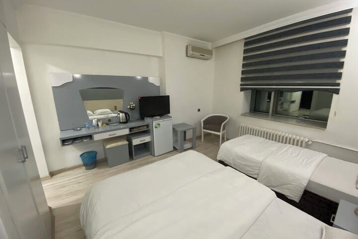 Room 10 of 17