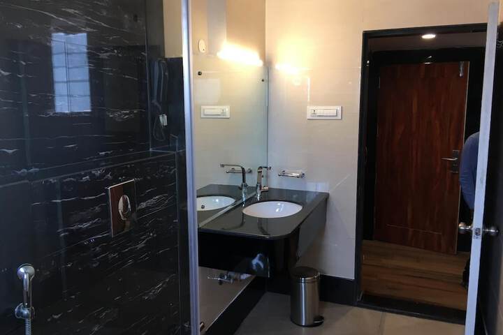 Room 21 of 33