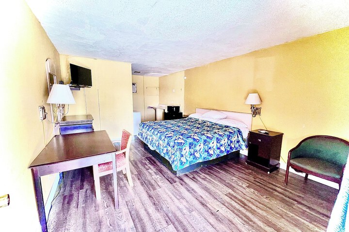 Room 16 of 38