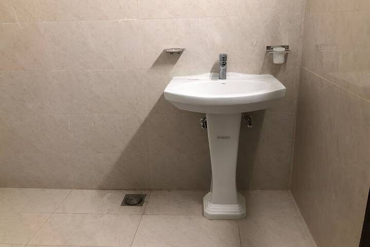 Room 10 of 11