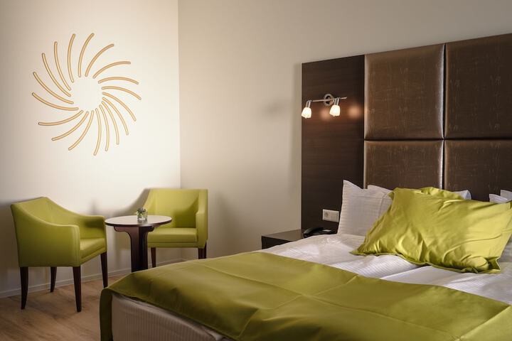 Room 6 of 32