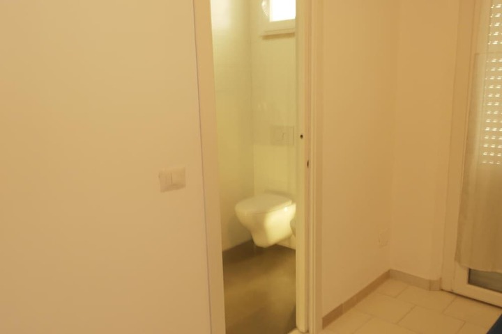 Room 25 of 46