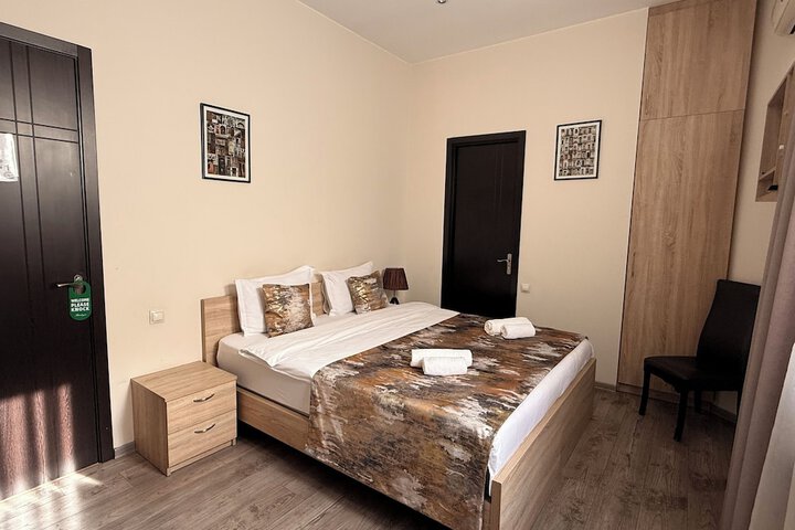Room 4 of 86