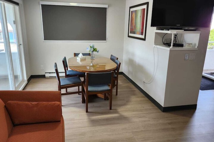Room 11 of 40