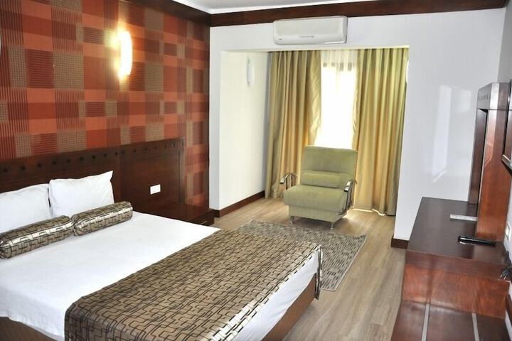 Room 12 of 49