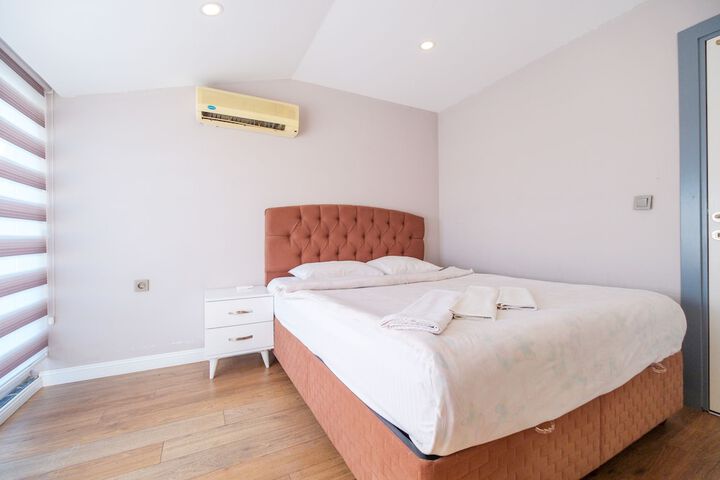 Room 4 of 38
