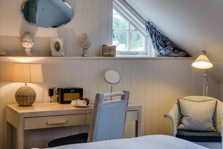 Room 4 of 44