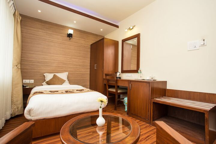 Room 10 of 76