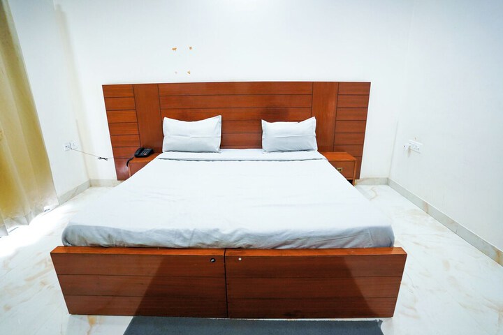 Room 8 of 77