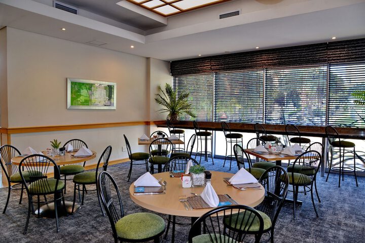 Dining 19 of 27