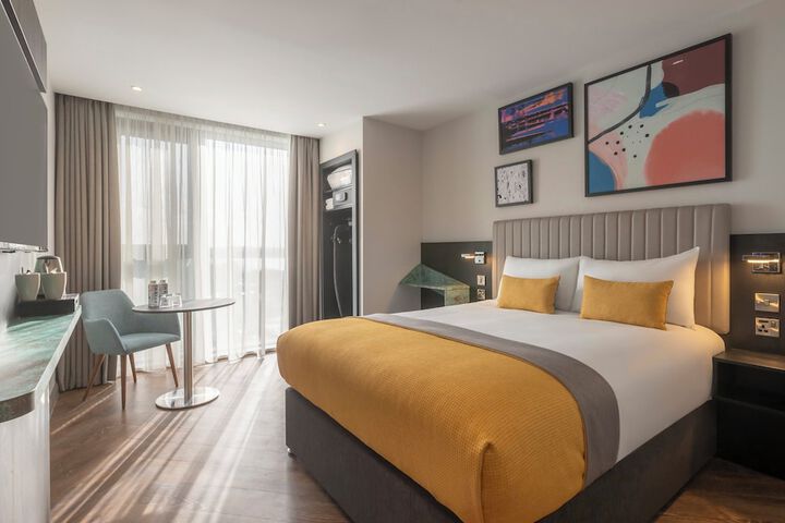 Room 6 of 26