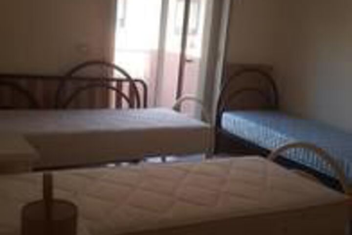 Room 10 of 25