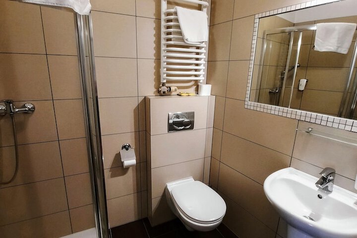 Room 14 of 33