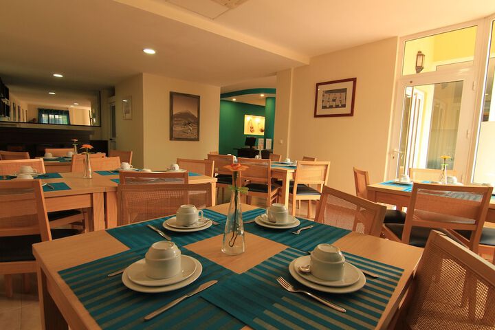 Breakfast/Coffee Service 27 of 42