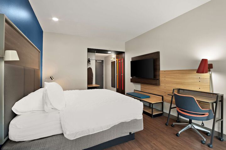 1 King Bed (9 of 13)