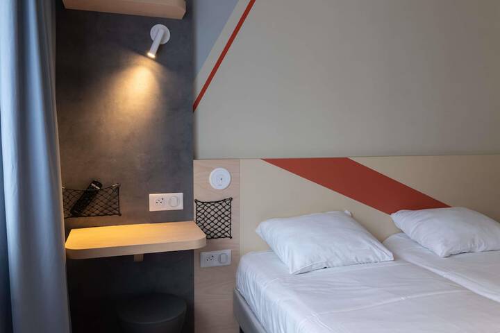 Room 8 of 97