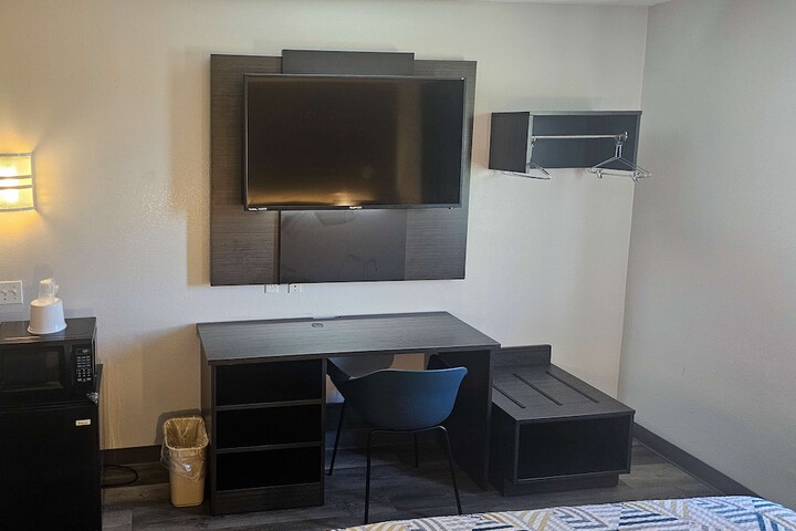 Room 16 of 40