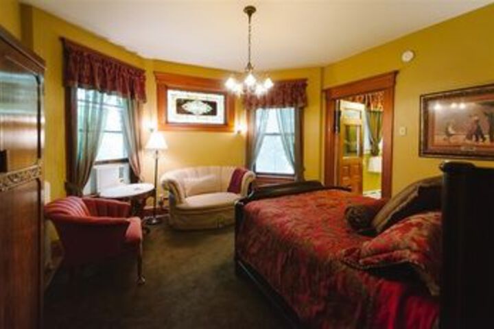Room 32 of 47