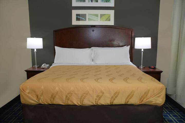 1 King Bed Suite (12 of 12)