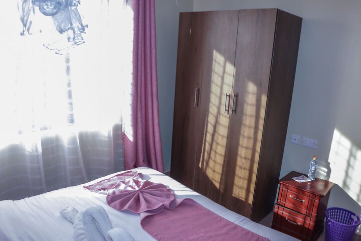 Room 8 of 25