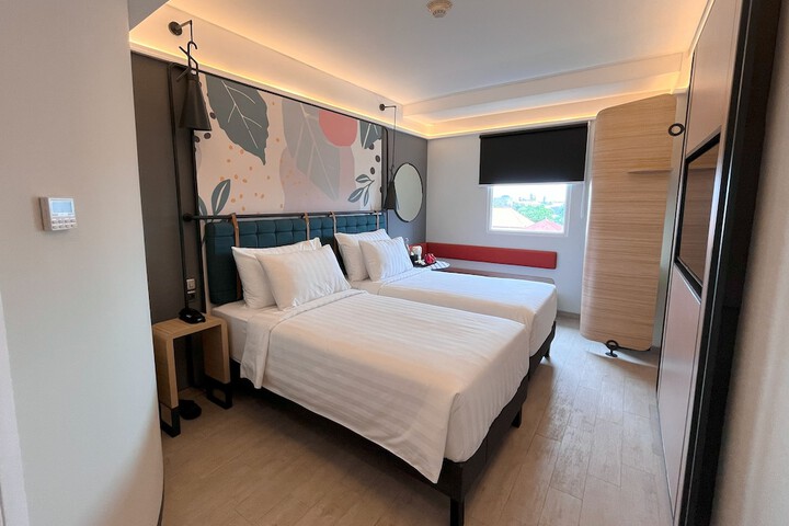 Room 11 of 68
