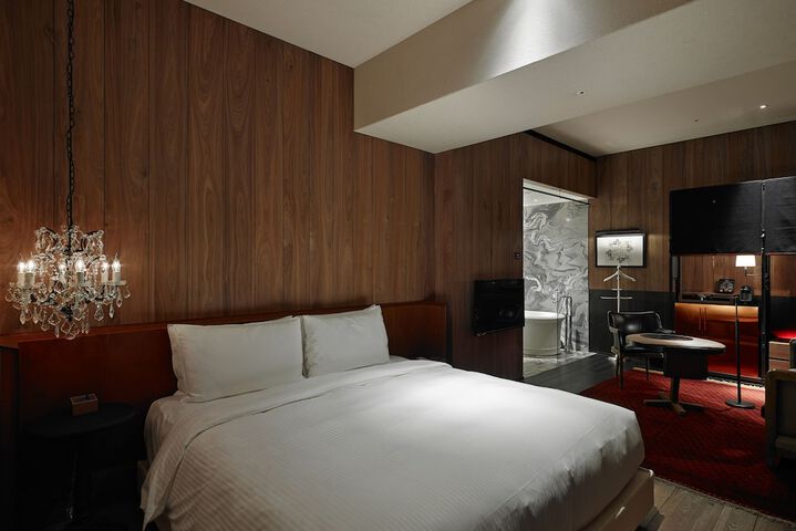 Room 13 of 70