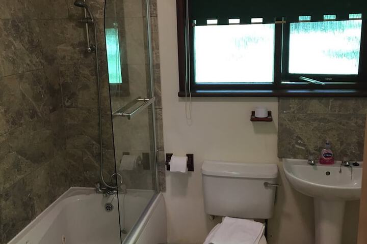 Room 12 of 16