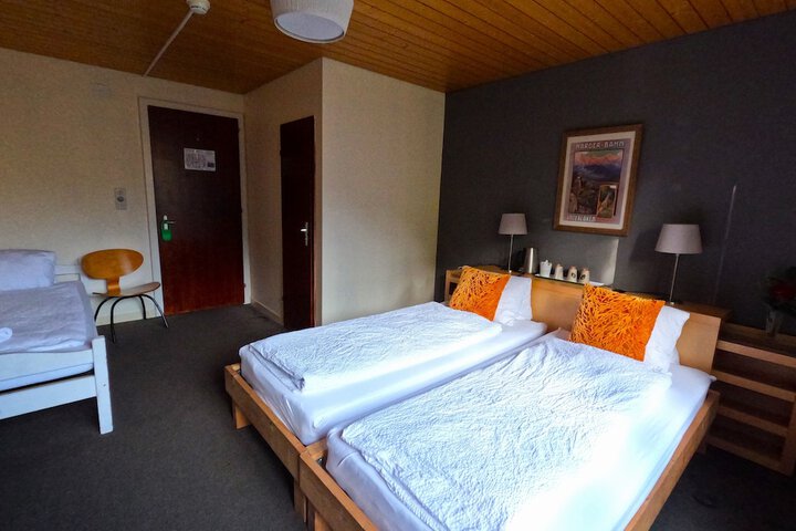 Room 17 of 173