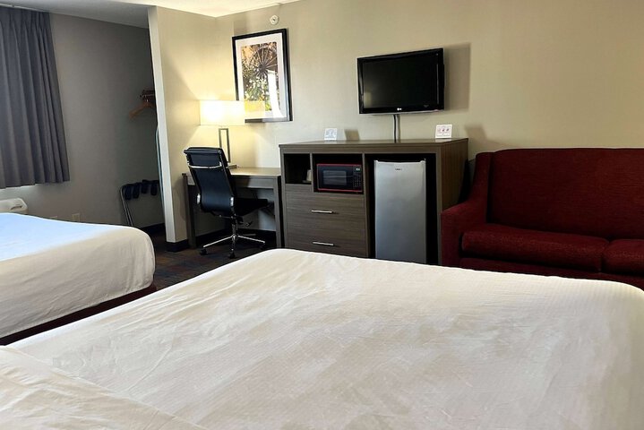 2 Queen Beds (6 of 7)