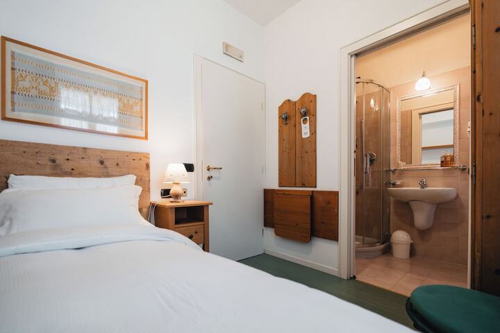 Room 21 of 125