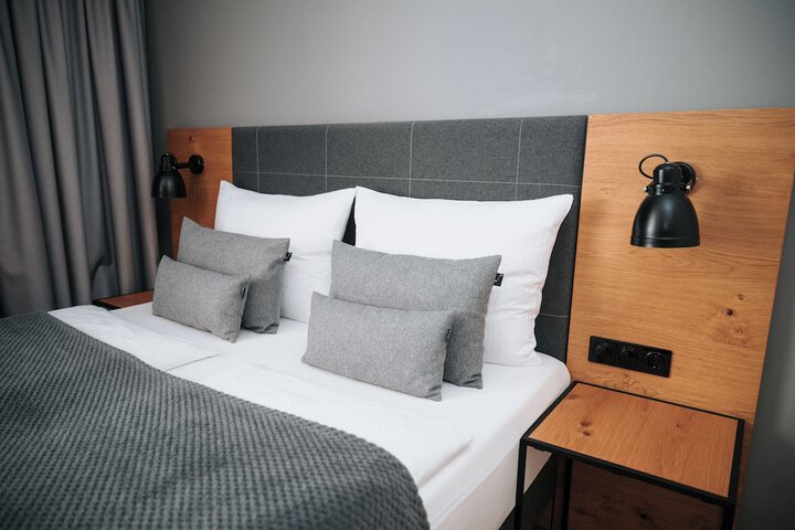 Room 33 of 84