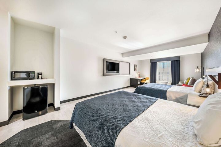 2 Queen Beds Accessible (6 of 14)