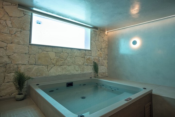 Hot Tub 88 of 112