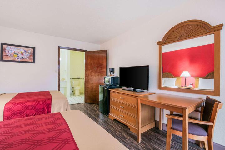 2 Double Beds (11 of 11)