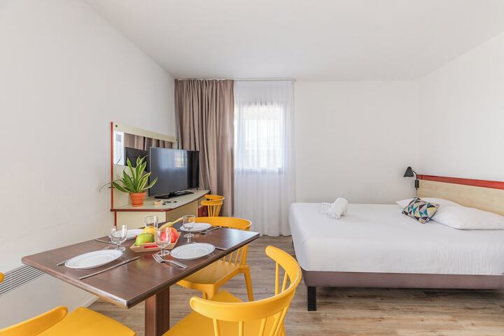 Room 5 of 28
