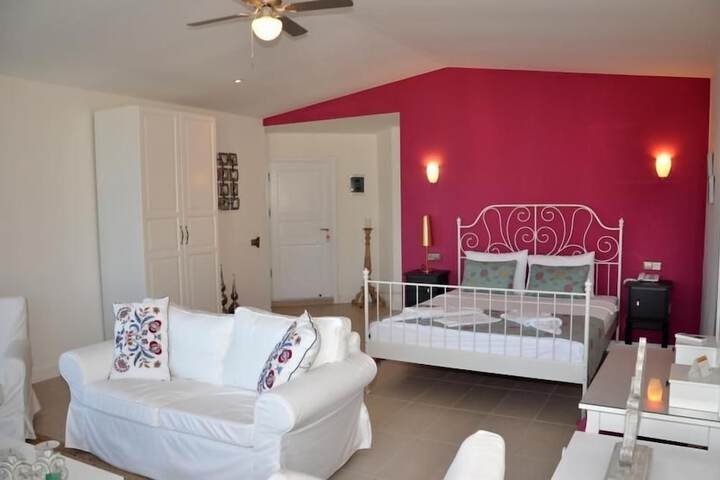 Room 7 of 28
