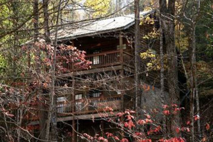 Exterior of Four Seasons 193 by RedAwning