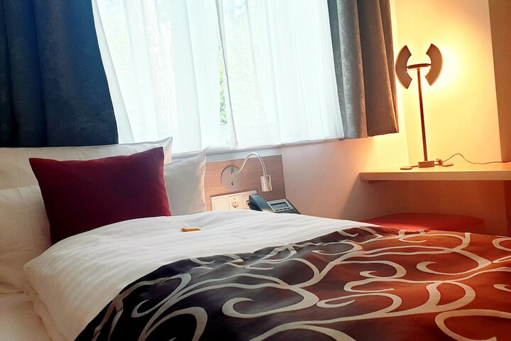 Room 28 of 92