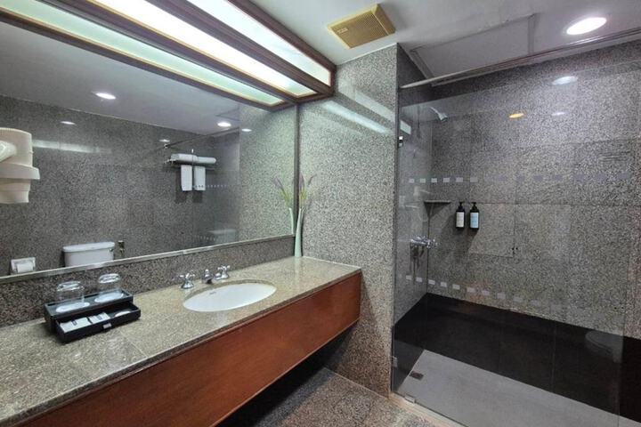 Room 20 of 42
