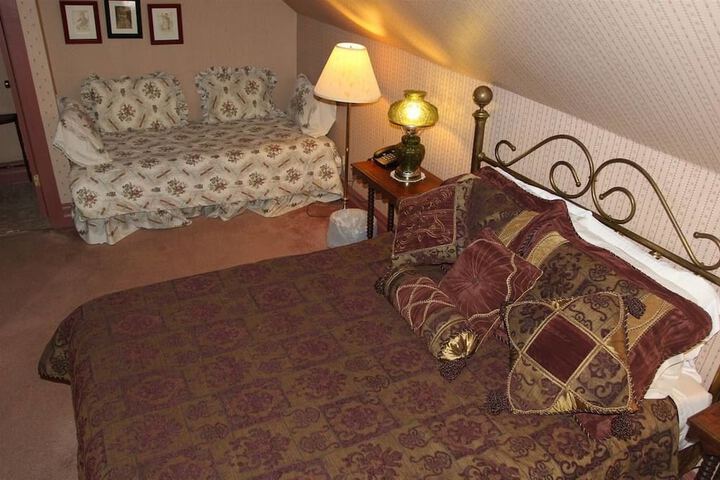 Room 33 of 109
