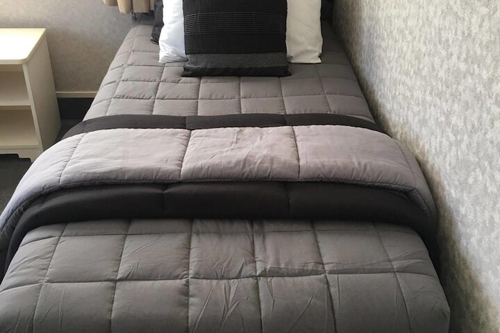 Room 7 of 32