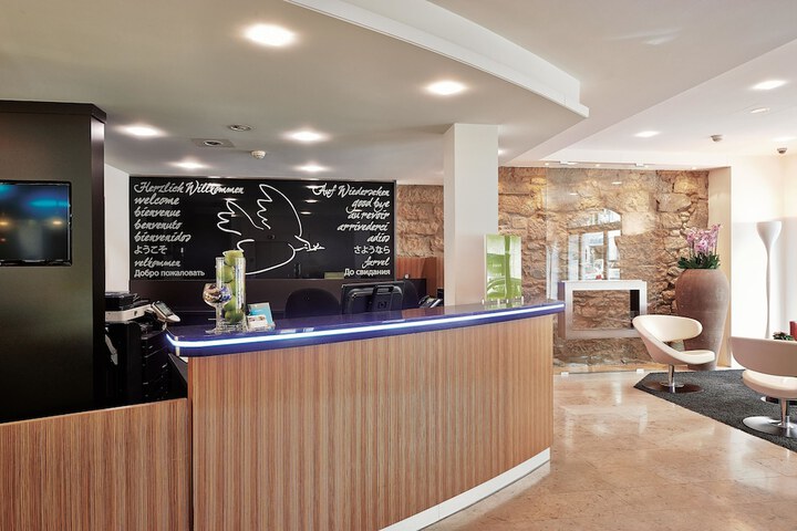 Guest Lobby