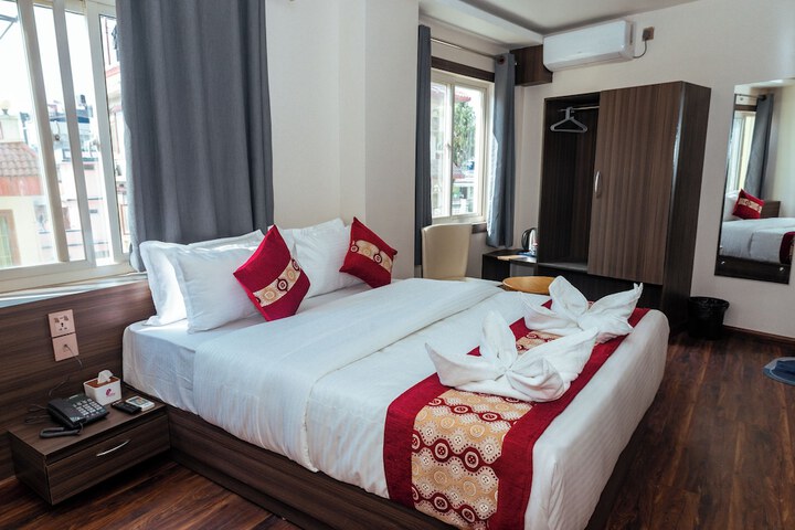 Room 5 of 16