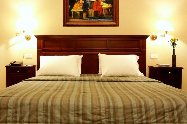 Room 10 of 40
