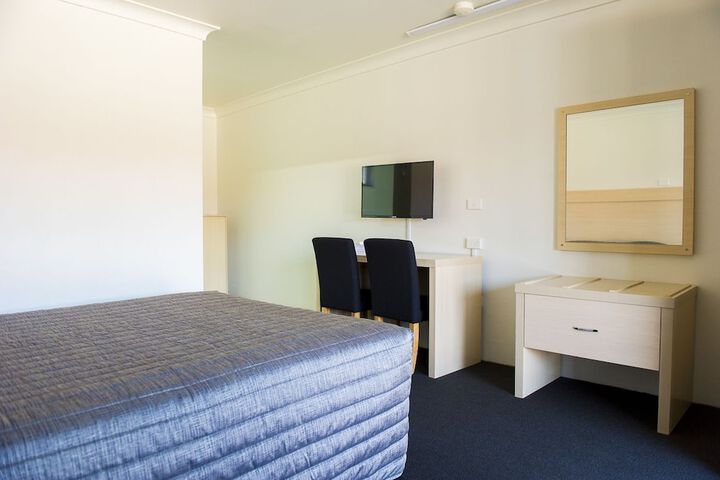 Room 6 of 37